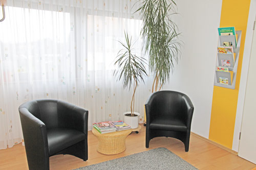Sessel und Zeitungen